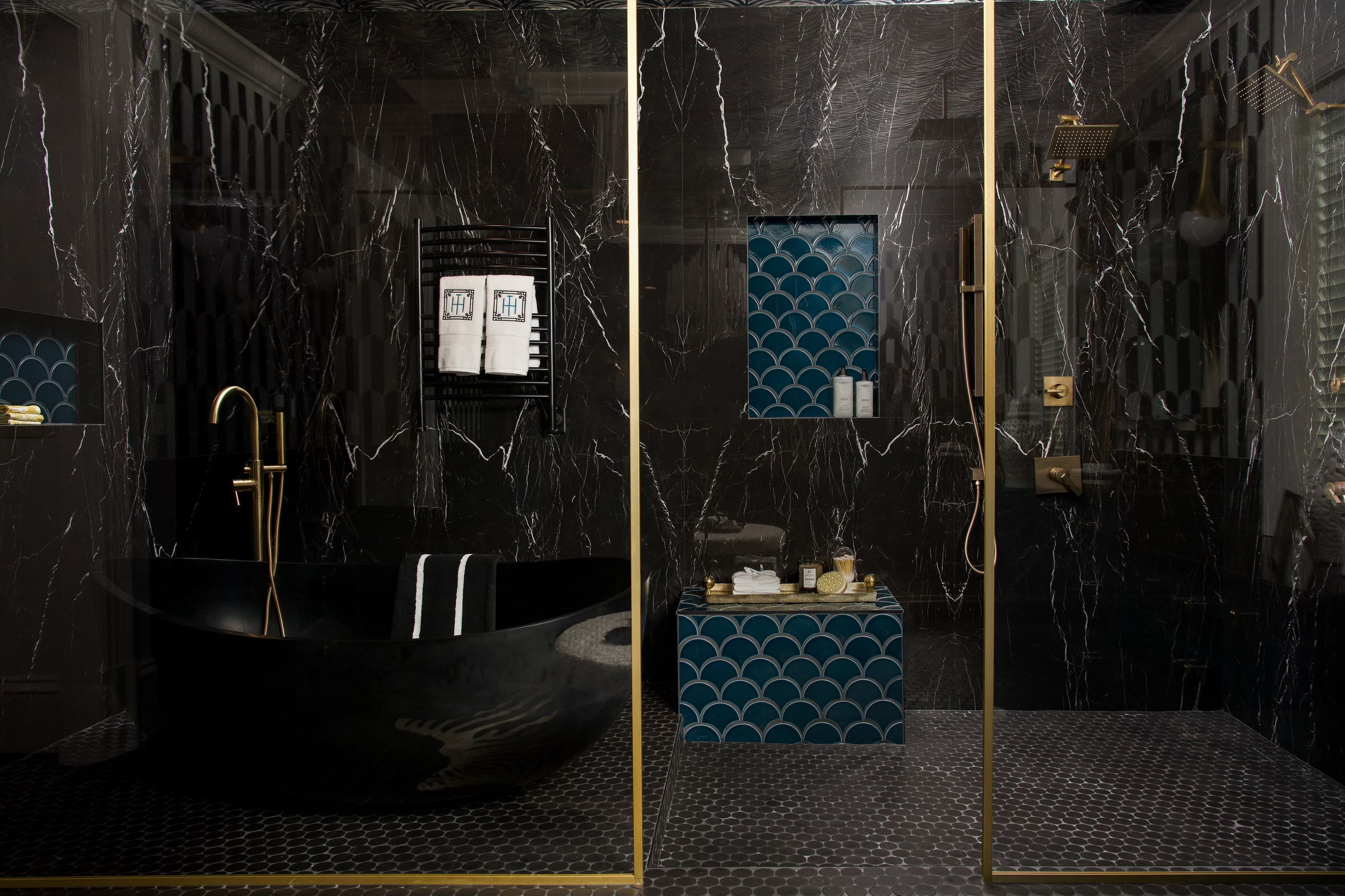 Luxury shower with black quartz, white vertical veins